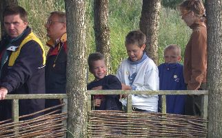 I kø før bueskyting på Hjemsted, 2002
